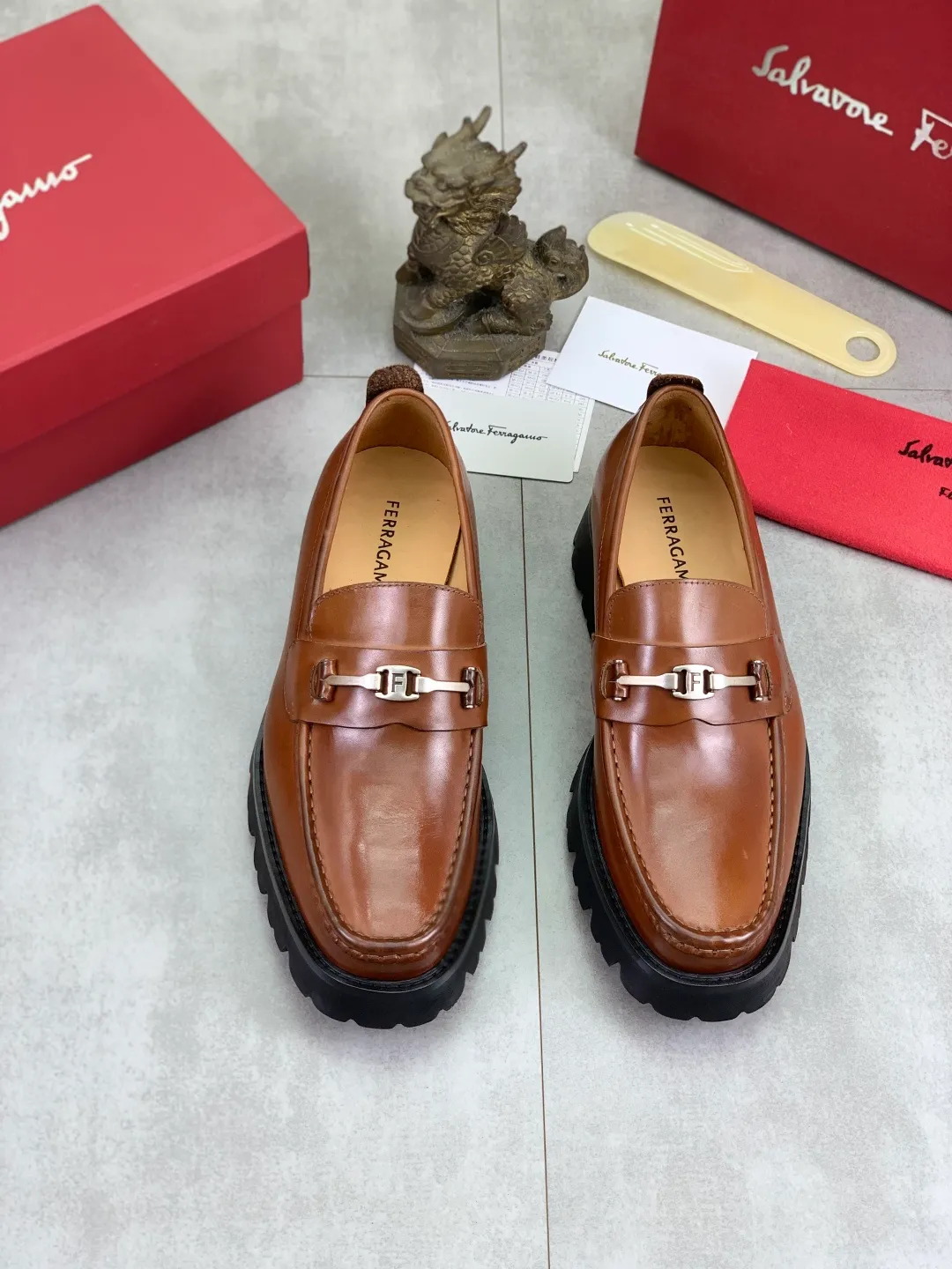 Men's Men's Shoes 💰P480💰[New Style] Water-dyed Niuli 🆘[Salvatore Ferragamo] Ferragamo's latest casual business leather shoes for men! Listed simultaneously! The fabric is made of specially imported original calfskin, and the interior is made of imported water-dyed cowhide. It is absolutely luxurious and leads the fashion trend. Matching code: 38-44 (45 and 46 can be customized) Multiple colors available